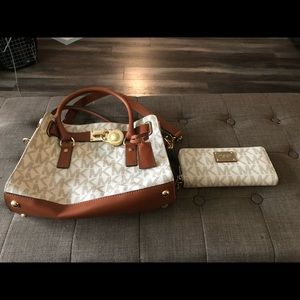 Michael kors purse with matching wallet